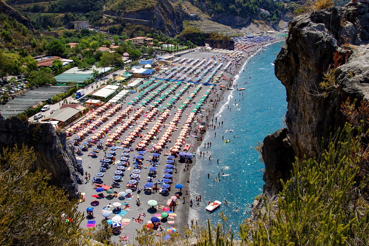 Scopri di più sull'articolo “Tutti al mare! Gli italiani in vacanza scelgono gli stabilimenti balneari”