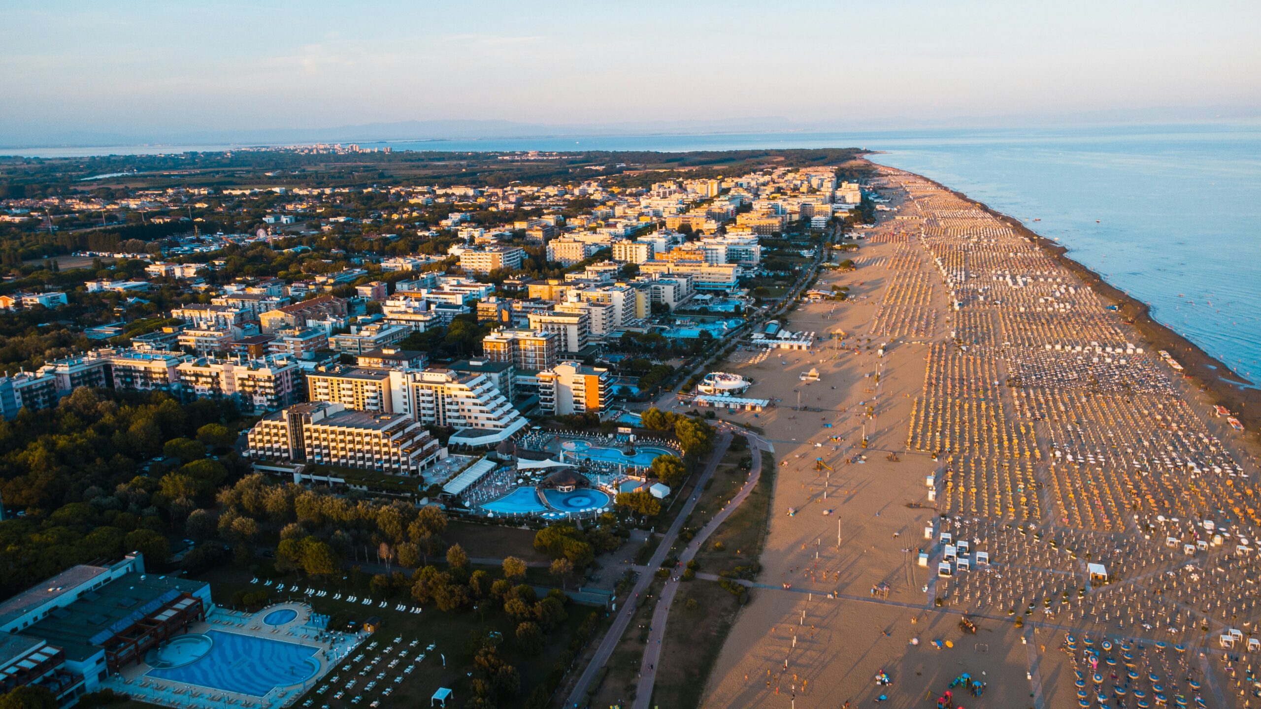 Al momento stai visualizzando Concessioni, Lignano revoca i bandi rinviandoli al 2025